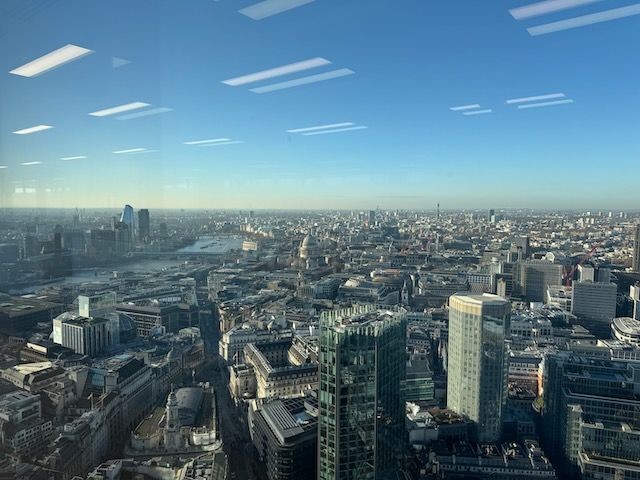 Looking west of the city of London with clear skys